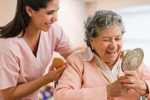 Здоров'я та гігієна: роль спеціальних засобів догляду за літніми людьми поза лікарнею фото